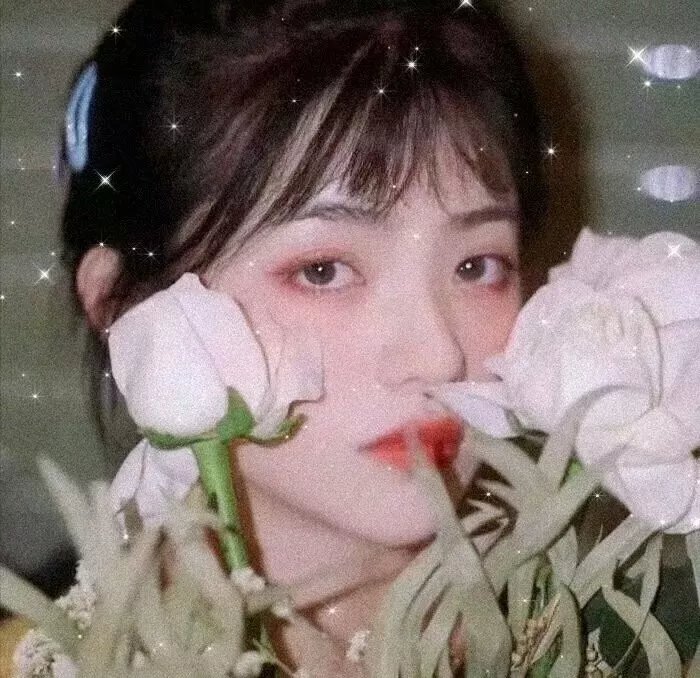 模仿女孩